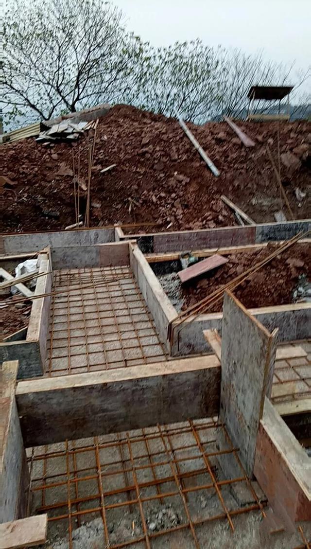 如何建造高性價比的兩層歐洲別墅？我帶你去建筑工地看看,讓你更早的了解別墅的建造！